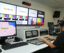 Uma nova TV Paraná Educativa entra no ar nesta terça-feira (14). A partir das 20 horas, com a estreia do programa AgroTur, a emissora deixa de retransmitir apenas a TV Cultura de São Paulo e adota uma nova grade de programação, com destaque para a promoção das belezas do Estado. Foto: José Fernando Ogura/ANPr