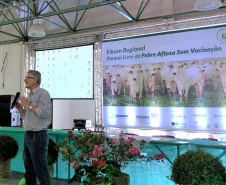O Paraná começou nesta terça-feira (14), em Paranavaí, o primeiro fórum “Paraná livre de febre aftosa sem vacinação”, evento promovido pelo Governo do Estado e parceiros com o objetivo de debater a suspensão da vacina contra febre aftosa no estado