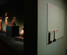 O Museu Oscar Niemeyer inicia nesta quarta-feira (15) a programação da 17ª Semana Nacional de Museus. O destaque é mediação do professor e colecionador Fausto Godoy à exposição “Ásia: a terra, os homens, os deuses”, às 15 horas. Ao longo de sua carreira diplomática ele reuniu peças raras provenientes de cerca de 10 países e doou cerca de 3 mil delas ao MON. 
Foto: Divulgação/MON