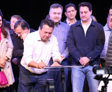 Governador Carlos Massa Ratinho Junior  assina autorizações de licitação e homologação para obras e compras de veículos e equipamentos para Campo Mourão e mais 11 municípios do Noroeste: Araruna, Cianorte, Cruzeiro do Oeste, Goioerê, Janiópolis, Moreira Sales, Nova Cantu, Peabiru, Roncador, Terra Boa e Tuneiras do Oeste. Foto: José Fernando Ogura/ANPr