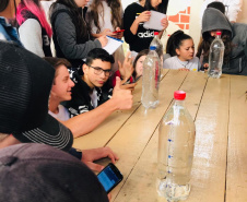 O ensino teórico aliado a atividades práticas enriquece o currículo, facilita o processo de ensino e aprendizado e torna as aulas mais interativas. Trata-se da metodologia do ensino prático, que tem transformado as aulas nas escolas da rede estadual de ensino.
Foto: Divulgação/SEED