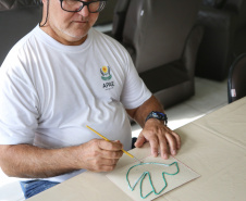 O governador Carlos Massa Ratinho Junior esteve nesta quinta-feira (17) na Apae de Maringá para conhecer as instalações e as atividades desenvolvidas no local. Acompanhado do secretário de Estado da Educação, Renato Feder, e do presidente da Federação das APAEs do do Paraná, Fernando Meneguetti, Ratinho Junior conheceu os projetos que atendem, mensalmente, 1.068 pessoas com deficiência.. Foto: José Fernando Ogura/ANPr