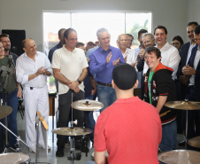 O governador Carlos Massa Ratinho Junior esteve nesta quinta-feira (17) na Apae de Maringá para conhecer as instalações e as atividades desenvolvidas no local. Acompanhado do secretário de Estado da Educação, Renato Feder, e do presidente da Federação das APAEs do do Paraná, Fernando Meneguetti, Ratinho Junior conheceu os projetos que atendem, mensalmente, 1.068 pessoas com deficiência.. Foto: José Fernando Ogura/ANPr