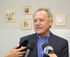 O governador Carlos Massa Ratinho Junior esteve nesta quinta-feira (17) na Apae de Maringá para conhecer as instalações e as atividades desenvolvidas no local. Acompanhado do secretário de Estado da Educação, Renato Feder, e do presidente da Federação das APAEs do do Paraná, Fernando Meneguetti, Ratinho Junior conheceu os projetos que atendem, mensalmente, 1.068 pessoas com deficiência.. Foto: José Fernando Ogura/ANPr