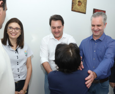 O governador Carlos Massa Ratinho Junior esteve nesta quinta-feira (17) na Apae de Maringá para conhecer as instalações e as atividades desenvolvidas no local. Acompanhado do secretário de Estado da Educação, Renato Feder, e do presidente da Federação das APAEs do do Paraná, Fernando Meneguetti, Ratinho Junior conheceu os projetos que atendem, mensalmente, 1.068 pessoas com deficiência.. Foto: Rodrigo Felix Leal/ANPr