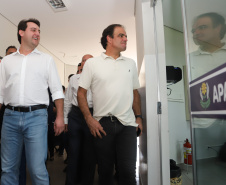 O governador Carlos Massa Ratinho Junior esteve nesta quinta-feira (17) na Apae de Maringá para conhecer as instalações e as atividades desenvolvidas no local. Acompanhado do secretário de Estado da Educação, Renato Feder, e do presidente da Federação das APAEs do do Paraná, Fernando Meneguetti, Ratinho Junior conheceu os projetos que atendem, mensalmente, 1.068 pessoas com deficiência.. Foto: Rodrigo Felix Leal/ANPr