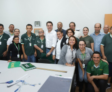 O governador Carlos Massa Ratinho Junior esteve nesta quinta-feira (17) na Apae de Maringá para conhecer as instalações e as atividades desenvolvidas no local. Acompanhado do secretário de Estado da Educação, Renato Feder, e do presidente da Federação das APAEs do do Paraná, Fernando Meneguetti, Ratinho Junior conheceu os projetos que atendem, mensalmente, 1.068 pessoas com deficiência.. Foto: Rodrigo Felix Leal/ANPr