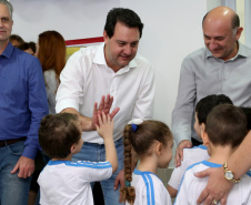  O governador Carlos Massa Ratinho Junior também inaugurou nesta quinta-feira (16) o CMEI José Prestes Neto, no Jardim Alvorada, em Maringá. O prédio de 3 mil metros quadrados tem capacidade para até 500 alunos do berçário ao 5° ano.Foto Gilson Abreu/ANPr