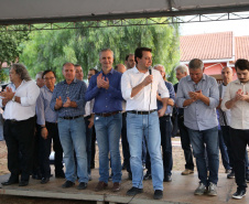 Moradores do Jardim Novo Oásis, em Maringá (Noroeste), ganharam nesta quinta-feira (16) um novo espaço de lazer. O governador Carlos Massa Ratinho Junior e o prefeito Ulisses Maia inauguraram a primeira de 30 unidade no município do programa Meu Campinho. Com 1,5 mil metros quadrados e investimento total de cerca de R$ 400 mil, o local conta com diversos aparelhos de lazer para pessoas de todas as idades. Maringá, 16/05/2019Foto: José Fernando Ogura/ANPr
