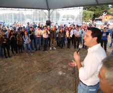 Moradores do Jardim Novo Oásis, em Maringá (Noroeste), ganharam nesta quinta-feira (16) um novo espaço de lazer. O governador Carlos Massa Ratinho Junior e o prefeito Ulisses Maia inauguraram a primeira de 30 unidade no município do programa Meu Campinho. Com 1,5 mil metros quadrados e investimento total de cerca de R$ 400 mil, o local conta com diversos aparelhos de lazer para pessoas de todas as idades. Maringá, 16/05/2019Foto: José Fernando Ogura/ANPr