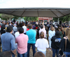 Moradores do Jardim Novo Oásis, em Maringá (Noroeste), ganharam nesta quinta-feira (16) um novo espaço de lazer. O governador Carlos Massa Ratinho Junior e o prefeito Ulisses Maia inauguraram a primeira de 30 unidade no município do programa Meu Campinho. Com 1,5 mil metros quadrados e investimento total de cerca de R$ 400 mil, o local conta com diversos aparelhos de lazer para pessoas de todas as idades. Maringá, 16/05/2019Foto: José Fernando Ogura/ANPr