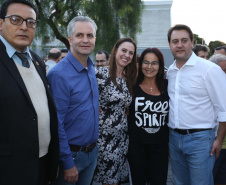 Moradores do Jardim Novo Oásis, em Maringá (Noroeste), ganharam nesta quinta-feira (16) um novo espaço de lazer. O governador Carlos Massa Ratinho Junior e o prefeito Ulisses Maia inauguraram a primeira de 30 unidade no município do programa Meu Campinho. Com 1,5 mil metros quadrados e investimento total de cerca de R$ 400 mil, o local conta com diversos aparelhos de lazer para pessoas de todas as idades. Maringá, 16/05/2019Foto: José Fernando Ogura/ANPr