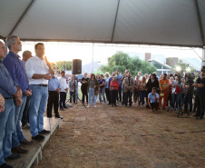 Moradores do Jardim Novo Oásis, em Maringá (Noroeste), ganharam nesta quinta-feira (16) um novo espaço de lazer. O governador Carlos Massa Ratinho Junior e o prefeito Ulisses Maia inauguraram a primeira de 30 unidade no município do programa Meu Campinho. Com 1,5 mil metros quadrados e investimento total de cerca de R$ 400 mil, o local conta com diversos aparelhos de lazer para pessoas de todas as idades. Maringá, 16/05/2019Foto: José Fernando Ogura/ANPr
