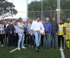 Moradores do Jardim Novo Oásis, em Maringá (Noroeste), ganharam nesta quinta-feira (16) um novo espaço de lazer. O governador Carlos Massa Ratinho Junior e o prefeito Ulisses Maia inauguraram a primeira de 30 unidade no município do programa Meu Campinho. Com 1,5 mil metros quadrados e investimento total de cerca de R$ 400 mil, o local conta com diversos aparelhos de lazer para pessoas de todas as idades. Maringá, 16/05/2019Foto: José Fernando Ogura/ANPr