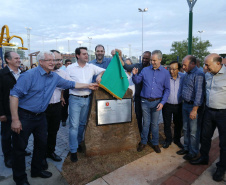 Moradores do Jardim Novo Oásis, em Maringá (Noroeste), ganharam nesta quinta-feira (16) um novo espaço de lazer. O governador Carlos Massa Ratinho Junior e o prefeito Ulisses Maia inauguraram a primeira de 30 unidade no município do programa Meu Campinho. Com 1,5 mil metros quadrados e investimento total de cerca de R$ 400 mil, o local conta com diversos aparelhos de lazer para pessoas de todas as idades. Maringá, 16/05/2019Foto: José Fernando Ogura/ANPr