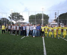 Moradores do Jardim Novo Oásis, em Maringá (Noroeste), ganharam nesta quinta-feira (16) um novo espaço de lazer. O governador Carlos Massa Ratinho Junior e o prefeito Ulisses Maia inauguraram a primeira de 30 unidade no município do programa Meu Campinho. Com 1,5 mil metros quadrados e investimento total de cerca de R$ 400 mil, o local conta com diversos aparelhos de lazer para pessoas de todas as idades. Maringá, 16/05/2019Foto: José Fernando Ogura/ANPr
