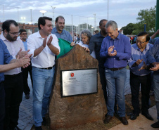 Moradores do Jardim Novo Oásis, em Maringá (Noroeste), ganharam nesta quinta-feira (16) um novo espaço de lazer. O governador Carlos Massa Ratinho Junior e o prefeito Ulisses Maia inauguraram a primeira de 30 unidade no município do programa Meu Campinho. Com 1,5 mil metros quadrados e investimento total de cerca de R$ 400 mil, o local conta com diversos aparelhos de lazer para pessoas de todas as idades. Maringá, 16/05/2019Foto: José Fernando Ogura/ANPr
