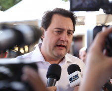 O Governo do Paraná concluiu nesta sexta-feira (17) a agenda em Maringá com a confirmação de R$ 41 milhões para ações e investimentos em 40 municípios da região Noroeste. O governador Carlos Massa Ratinho Junior recebeu prefeitos na 47ª Expoingá, no Parque Internacional de Exposições Francisco Feio Ribeiro. O encontro fez parte das ações em Maringá como sede administrativa do governo estadual. Foto:José Fernando Ogura/ANPr