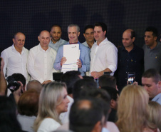 O Governo do Paraná concluiu nesta sexta-feira (17) a agenda em Maringá com a confirmação de R$ 41 milhões para ações e investimentos em 40 municípios da região Noroeste. O governador Carlos Massa Ratinho Junior recebeu prefeitos na 47ª Expoingá, no Parque Internacional de Exposições Francisco Feio Ribeiro. O encontro fez parte das ações em Maringá como sede administrativa do governo estadual. Foto:José Fernando Ogura/ANPr