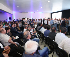 O Governo do Paraná concluiu nesta sexta-feira (17) a agenda em Maringá com a confirmação de R$ 41 milhões para ações e investimentos em 40 municípios da região Noroeste. O governador Carlos Massa Ratinho Junior recebeu prefeitos na 47ª Expoingá, no Parque Internacional de Exposições Francisco Feio Ribeiro. O encontro fez parte das ações em Maringá como sede administrativa do governo estadual. Foto:José Fernando Ogura/ANPr