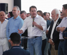 O Governo do Paraná concluiu nesta sexta-feira (17) a agenda em Maringá com a confirmação de R$ 41 milhões para ações e investimentos em 40 municípios da região Noroeste. O governador Carlos Massa Ratinho Junior recebeu prefeitos na 47ª Expoingá, no Parque Internacional de Exposições Francisco Feio Ribeiro. O encontro fez parte das ações em Maringá como sede administrativa do governo estadual. Foto:José Fernando Ogura/ANPr