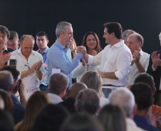 O Governo do Paraná concluiu nesta sexta-feira (17) a agenda em Maringá com a confirmação de R$ 41 milhões para ações e investimentos em 40 municípios da região Noroeste. O governador Carlos Massa Ratinho Junior recebeu prefeitos na 47ª Expoingá, no Parque Internacional de Exposições Francisco Feio Ribeiro. O encontro fez parte das ações em Maringá como sede administrativa do governo estadual. Foto:José Fernando Ogura/ANPr