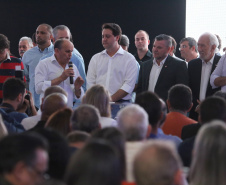 O Governo do Paraná concluiu nesta sexta-feira (17) a agenda em Maringá com a confirmação de R$ 41 milhões para ações e investimentos em 40 municípios da região Noroeste. O governador Carlos Massa Ratinho Junior recebeu prefeitos na 47ª Expoingá, no Parque Internacional de Exposições Francisco Feio Ribeiro. O encontro fez parte das ações em Maringá como sede administrativa do governo estadual. Foto:José Fernando Ogura/ANPr