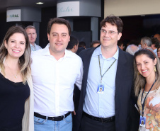 O Governo do Paraná concluiu nesta sexta-feira (17) a agenda em Maringá com a confirmação de R$ 41 milhões para ações e investimentos em 40 municípios da região Noroeste. O governador Carlos Massa Ratinho Junior recebeu prefeitos na 47ª Expoingá, no Parque Internacional de Exposições Francisco Feio Ribeiro. O encontro fez parte das ações em Maringá como sede administrativa do governo estadual. Foto: Rodrio Felix Leal/ANPr