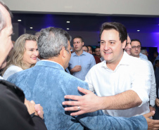 O Governo do Paraná concluiu nesta sexta-feira (17) a agenda em Maringá com a confirmação de R$ 41 milhões para ações e investimentos em 40 municípios da região Noroeste. O governador Carlos Massa Ratinho Junior recebeu prefeitos na 47ª Expoingá, no Parque Internacional de Exposições Francisco Feio Ribeiro. O encontro fez parte das ações em Maringá como sede administrativa do governo estadual. Foto: Rodrio Felix Leal/ANPr