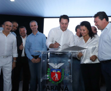 O Governo do Paraná concluiu nesta sexta-feira (17) a agenda em Maringá com a confirmação de R$ 41 milhões para ações e investimentos em 40 municípios da região Noroeste. O governador Carlos Massa Ratinho Junior recebeu prefeitos na 47ª Expoingá, no Parque Internacional de Exposições Francisco Feio Ribeiro. O encontro fez parte das ações em Maringá como sede administrativa do governo estadual. Foto: Rodrio Felix Leal/ANPr