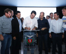 O Governo do Paraná concluiu nesta sexta-feira (17) a agenda em Maringá com a confirmação de R$ 41 milhões para ações e investimentos em 40 municípios da região Noroeste. O governador Carlos Massa Ratinho Junior recebeu prefeitos na 47ª Expoingá, no Parque Internacional de Exposições Francisco Feio Ribeiro. O encontro fez parte das ações em Maringá como sede administrativa do governo estadual. Foto: Rodrio Felix Leal/ANPr
