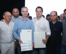O Governo do Paraná concluiu nesta sexta-feira (17) a agenda em Maringá com a confirmação de R$ 41 milhões para ações e investimentos em 40 municípios da região Noroeste. O governador Carlos Massa Ratinho Junior recebeu prefeitos na 47ª Expoingá, no Parque Internacional de Exposições Francisco Feio Ribeiro. O encontro fez parte das ações em Maringá como sede administrativa do governo estadual. Foto: Rodrio Felix Leal/ANPr