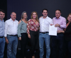 O Governo do Paraná concluiu nesta sexta-feira (17) a agenda em Maringá com a confirmação de R$ 41 milhões para ações e investimentos em 40 municípios da região Noroeste. O governador Carlos Massa Ratinho Junior recebeu prefeitos na 47ª Expoingá, no Parque Internacional de Exposições Francisco Feio Ribeiro. O encontro fez parte das ações em Maringá como sede administrativa do governo estadual. Foto: Rodrio Felix Leal/ANPr