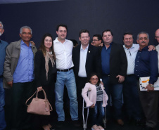 O Governo do Paraná concluiu nesta sexta-feira (17) a agenda em Maringá com a confirmação de R$ 41 milhões para ações e investimentos em 40 municípios da região Noroeste. O governador Carlos Massa Ratinho Junior recebeu prefeitos na 47ª Expoingá, no Parque Internacional de Exposições Francisco Feio Ribeiro. O encontro fez parte das ações em Maringá como sede administrativa do governo estadual. Foto: Rodrio Felix Leal/ANPr