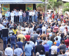 O município de Sarandi, no Noroeste do Paraná, vai implantar galerias pluviais e recapear ruas do Jardim Independência. O investimento é de R$ 3,7 milhões, com recursos do Estado, a fundo perdido. Nesta sexta-feira (17), o governador Carlos Massa Ratinho Júnior esteve em Sarandi e assinou a ordem de serviço para o início das obras. Foto: Rodrigo Felix Leal/ANPr