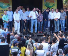 O município de Sarandi, no Noroeste do Paraná, vai implantar galerias pluviais e recapear ruas do Jardim Independência. O investimento é de R$ 3,7 milhões, com recursos do Estado, a fundo perdido. Nesta sexta-feira (17), o governador Carlos Massa Ratinho Júnior esteve em Sarandi e assinou a ordem de serviço para o início das obras. Foto: Rodrigo Felix Leal/ANPr
