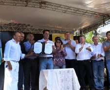 O município de Sarandi, no Noroeste do Paraná, vai implantar galerias pluviais e recapear ruas do Jardim Independência. O investimento é de R$ 3,7 milhões, com recursos do Estado, a fundo perdido. Nesta sexta-feira (17), o governador Carlos Massa Ratinho Júnior esteve em Sarandi e assinou a ordem de serviço para o início das obras. Foto: Gilson Abreu/ANPr