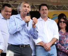 O município de Sarandi, no Noroeste do Paraná, vai implantar galerias pluviais e recapear ruas do Jardim Independência. O investimento é de R$ 3,7 milhões, com recursos do Estado, a fundo perdido. Nesta sexta-feira (17), o governador Carlos Massa Ratinho Júnior esteve em Sarandi e assinou a ordem de serviço para o início das obras. Foto: Gilson Abreu/ANPr