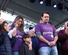 O governador Carlos Massa Ratinho Junior participou neste sábado (18), em Curitiba, da 25ª Marcha para Jesus, evento que reuniu cerca de 200 mil pessoas, de acordo com a organização. Foto: Rodrigo Felix Leal/ANPr