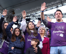 O governador Carlos Massa Ratinho Junior participou neste sábado (18), em Curitiba, da 25ª Marcha para Jesus, evento que reuniu cerca de 200 mil pessoas, de acordo com a organização. Foto: Rodrigo Felix Leal/ANPr