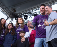 O governador Carlos Massa Ratinho Junior participou neste sábado (18), em Curitiba, da 25ª Marcha para Jesus, evento que reuniu cerca de 200 mil pessoas, de acordo com a organização. Foto: Rodrigo Felix Leal/ANPr