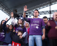 O governador Carlos Massa Ratinho Junior participou neste sábado (18), em Curitiba, da 25ª Marcha para Jesus, evento que reuniu cerca de 200 mil pessoas, de acordo com a organização. Foto: Rodrigo Felix Leal/ANPr