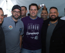 O governador Carlos Massa Ratinho Junior participou neste sábado (18), em Curitiba, da 25ª Marcha para Jesus, evento que reuniu cerca de 200 mil pessoas, de acordo com a organização. Foto: Rodrigo Felix Leal/ANPr