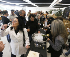 Um plano estratégico para fortalecimento e ampliação da cadeia da vitivinicultura no Paraná será elaborado em 30 dias. A medida foi definida neste sábado (18) em reunião entre o secretário da Agricultura e do Abastecimento, Norberto Ortigara, e produtores do setor. O encontro aconteceu durante o Festival Vinopar do Vinho Paranaense, no salão de eventos do Museu Oscar Niemeyer (MON), em Curitiba.18-05-19.Foto: Arnaldo Alves / ANPr