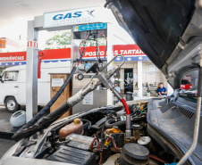 Economia na hora de abastecer e menos poluição lançada no meio ambiente. Estas são as principais vantagens para quem usa o Gás Natural Veicular (GNV) no Paraná. Mesmo com as altas recentes no preço de todos os combustíveis, o GNV conta com uma competitividade de cerca de 40% em relação ao etanol e à gasolina. Foto: Valterci Santos/Divulgação - Compagas