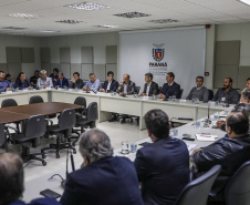 A Coordenação da Região Metropolitana de Curitiba (Comec) realizou nesta segunda-feira (20) um encontro com prefeitos, vice-prefeitos e secretários de 25 municípios da RMC para apresentar as principais ações realizadas desde o início deste ano e o planejamento para os próximos meses. O secretário do Desenvolvimento Urbano e de Obras Públicas do Paraná, João Carlos Ortega, abriu o encontro.Foto: Maurilio Cheli/Comec