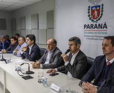 A Coordenação da Região Metropolitana de Curitiba (Comec) realizou nesta segunda-feira (20) um encontro com prefeitos, vice-prefeitos e secretários de 25 municípios da RMC para apresentar as principais ações realizadas desde o início deste ano e o planejamento para os próximos meses. O secretário do Desenvolvimento Urbano e de Obras Públicas do Paraná, João Carlos Ortega, abriu o encontro.Foto: Maurilio Cheli/Comec