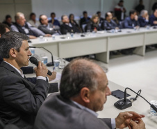 A Coordenação da Região Metropolitana de Curitiba (Comec) realizou nesta segunda-feira (20) um encontro com prefeitos, vice-prefeitos e secretários de 25 municípios da RMC para apresentar as principais ações realizadas desde o início deste ano e o planejamento para os próximos meses. O secretário do Desenvolvimento Urbano e de Obras Públicas do Paraná, João Carlos Ortega, abriu o encontro.Foto: Maurilio Cheli/Comec