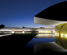 O Museu Oscar Niemeyer oferece nesta quarta-feira (22) – dia da semana em que a entrada é sempre gratuita – atividades artísticas para seus visitantes. Foto: Leonardo Finotti/MON