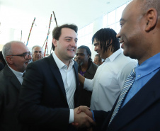 O governador Carlos Massa Ratinho Junior disse nesta quarta-feira (22), no lançamento oficial da Superintendência Geral de Diálogo e Interação Social (Sudis), que o Governo do Paraná está aberto ao diálogo e vai trabalhar diariamente para atender as demandas de todos os setores da sociedade, principalmente dos mais necessitados, em respeito ao compromisso com a construção de um Estado moderno e protetivo.Foto: Rodrigo Felix Leal/ANPr